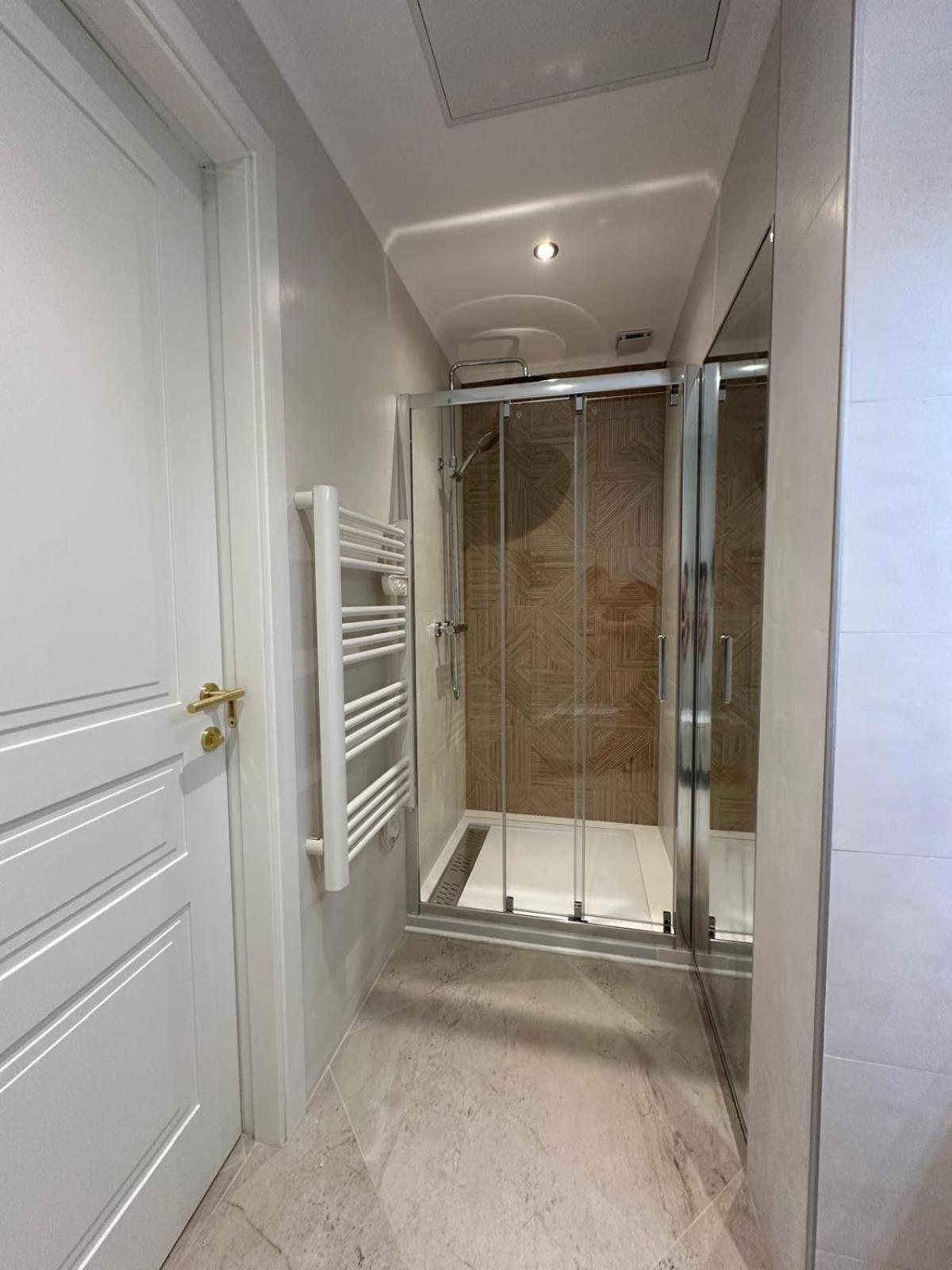 Extraordinaire Grand Studio Au Centre 6 Minutes A Pied De La Plage Et L'Hotel Negresco Nice Exterior foto